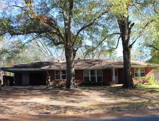 713 10th St NW, Springhill, LA 71075