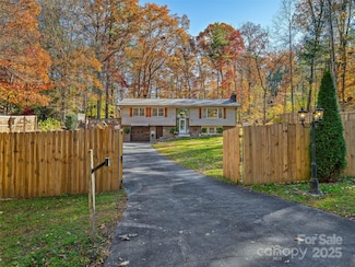 150 Timberlane Dr, Etowah, NC 28729