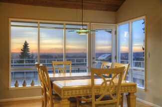 2725 96th Ave NE, Clyde Hill, WA 98004