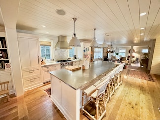 9 Barclay Ct, Norwalk, CT 06853