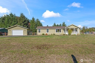 114 St Lawrence Dr, Onalaska, WA 98570
