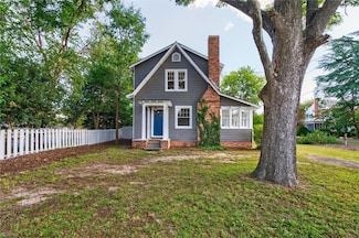 901 S Church St, Smithfield, VA 23430