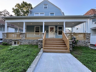 18 Edgewood St, White Plains, NY 10605