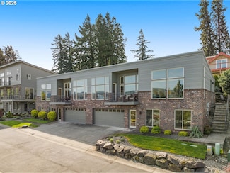 2217 Clearwater Ln, Hood River, OR 97031
