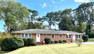 919 W 6th St, Siler City, NC 27344