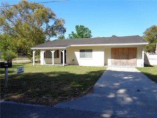 4819 5th St, Zephyrhills, FL 33542