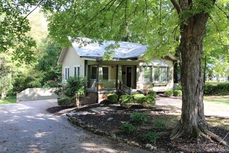 907 Dunlap St, Paris, TN 38242