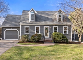 2 Lodge Ln, Natick, MA 01760