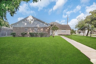 11202 Waxwing St, Houston, TX 77035