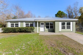 2883 Gardendale Ave, Gautier, MS 39553