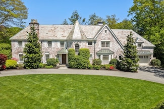 157 Edmunds Rd, Wellesley Hills, MA 02481