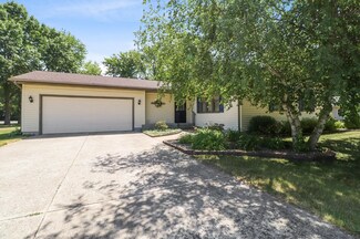 1529 Hickory St SW, Demotte, IN 46310
