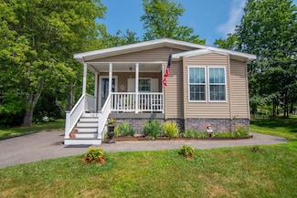 105 Robinhood Dr, Exeter, NH 03833