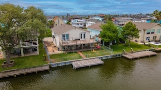 14 Dolphin St, Hitchcock, TX 77563