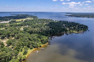 20578 Shore Breeze Dr, Chandler, TX 75758