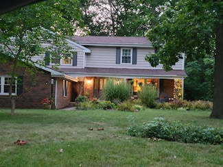 66 Oakwood Ln, Lincolnshire, IL 60069