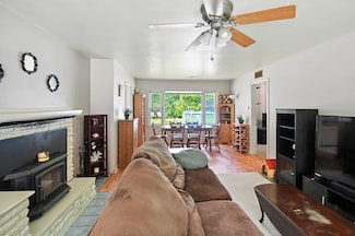 20 Fraser Ln, Hobart, IN 46342