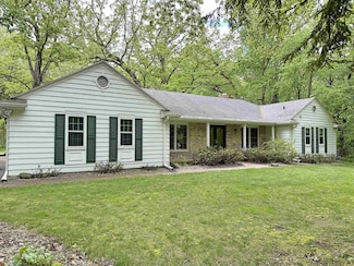 3541 W Rollingwood Dr, Janesville, WI 53545