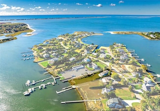 68 Little Neck Rd, Southampton, NY 11968