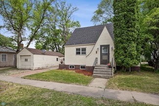 310 10th St S, Moorhead, MN 56560