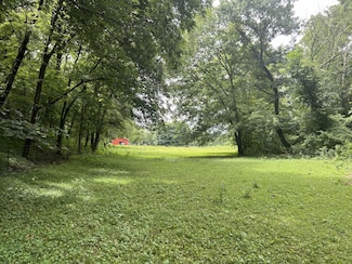 1135 N Sumner Rd, Bethpage, TN 37022