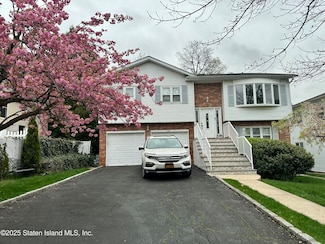 11 Hallister St, Staten Island, NY 10309