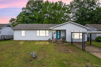 233 N Davis Ave, Claremore, OK 74017