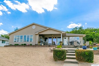 1196 N Lake Shore Dr, Fremont, NE 68025