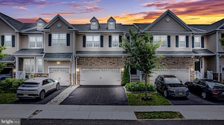 18 Larkspur Ln, Monroe Township, NJ 08831