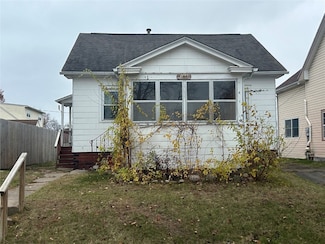 609 34th St NE, Cedar Rapids, IA 52402