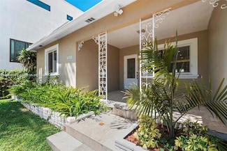 9564 Carlyle Ave, Surfside, FL 33154
