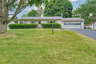 16 Pauline Cir, Rochester, NY 14623