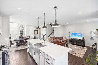 8129 Cottonwood Ln N, Maple Grove, MN 55369