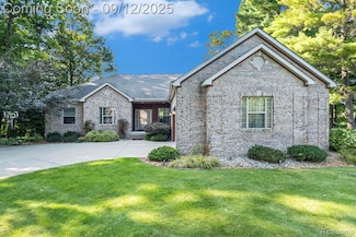 4204 Pavilion Ct, Fenton, MI 48430