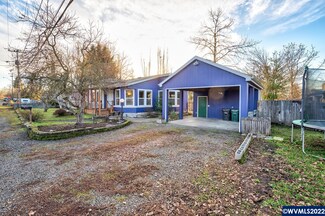 586 Log Cabin St, Independence, OR 97351