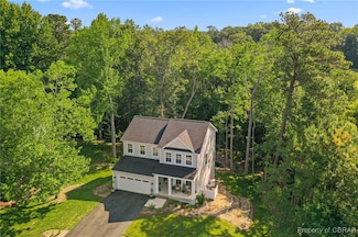 537 Middle Gate Ln, Kilmarnock, VA 22482