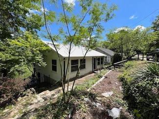 530 Taneycomo Hill Dr, Hollister, MO 65672