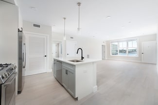 425 Border St Unit 401, Boston, MA 02128