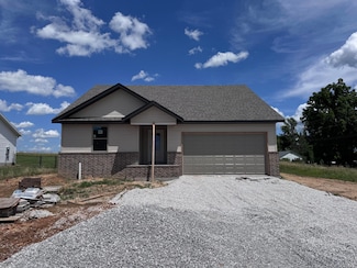 356 N Oak Ave, Sparta, MO 65753