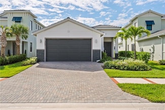 369 SE Fascino Cir, Port Saint Lucie, FL 34984