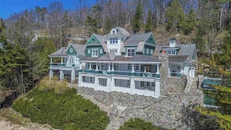 4040 S Lake Shore Dr, Harbor Springs, MI 49740