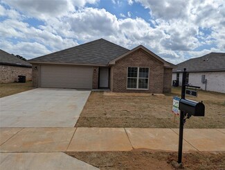 52 Nottingham Way, Elmore, AL 36025
