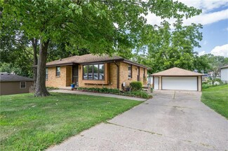 6713 Washington Ave, Windsor Heights, IA 50324