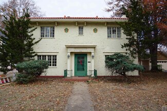 3122 SW Canterbury Ln, Topeka, KS 66604