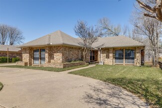 2005 W Nathan Lowe Rd, Arlington, TX 76017