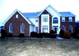 2 Suzanne Ct, Richboro, PA 18954