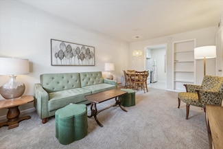 855 Augusta Dr Unit 27, Houston, TX 77057