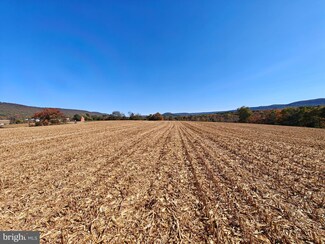 159 W Mountain Rd, Hegins, PA 17938