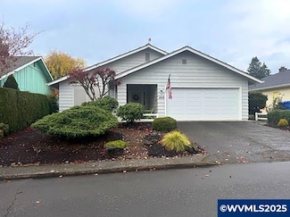 3235 Oakcrest Dr NW, Salem, OR 97304