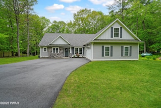 108 Magnolia Ln, Milford, PA 18337